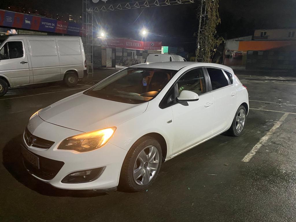 inchirie auto chisinau opel astra -1